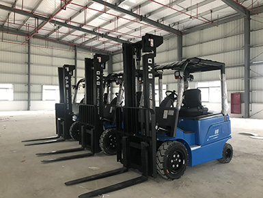 感謝蔡總的大力支持，再次購買3+1臺比亞迪叉車，祝：生意興??！